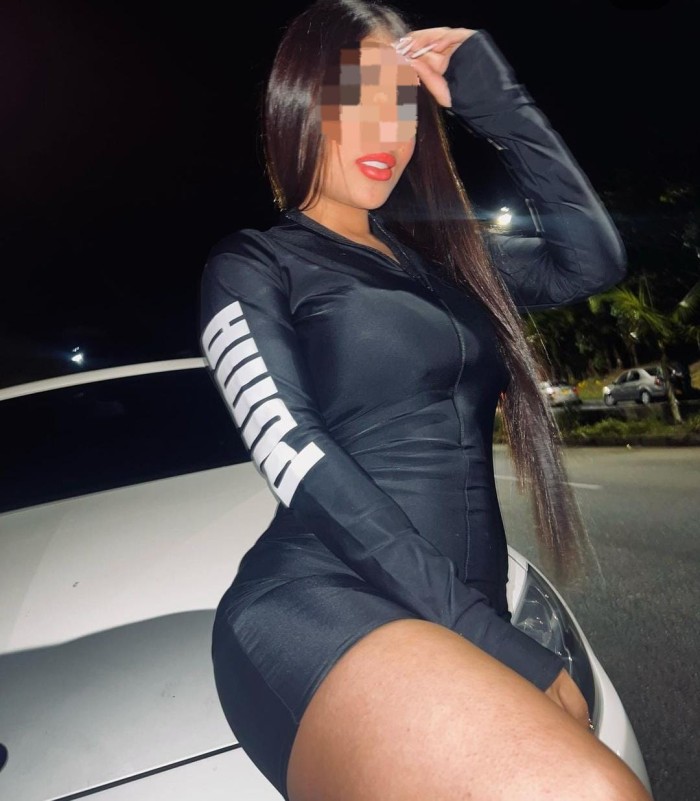 Exotica colombiana jovencita cachonda