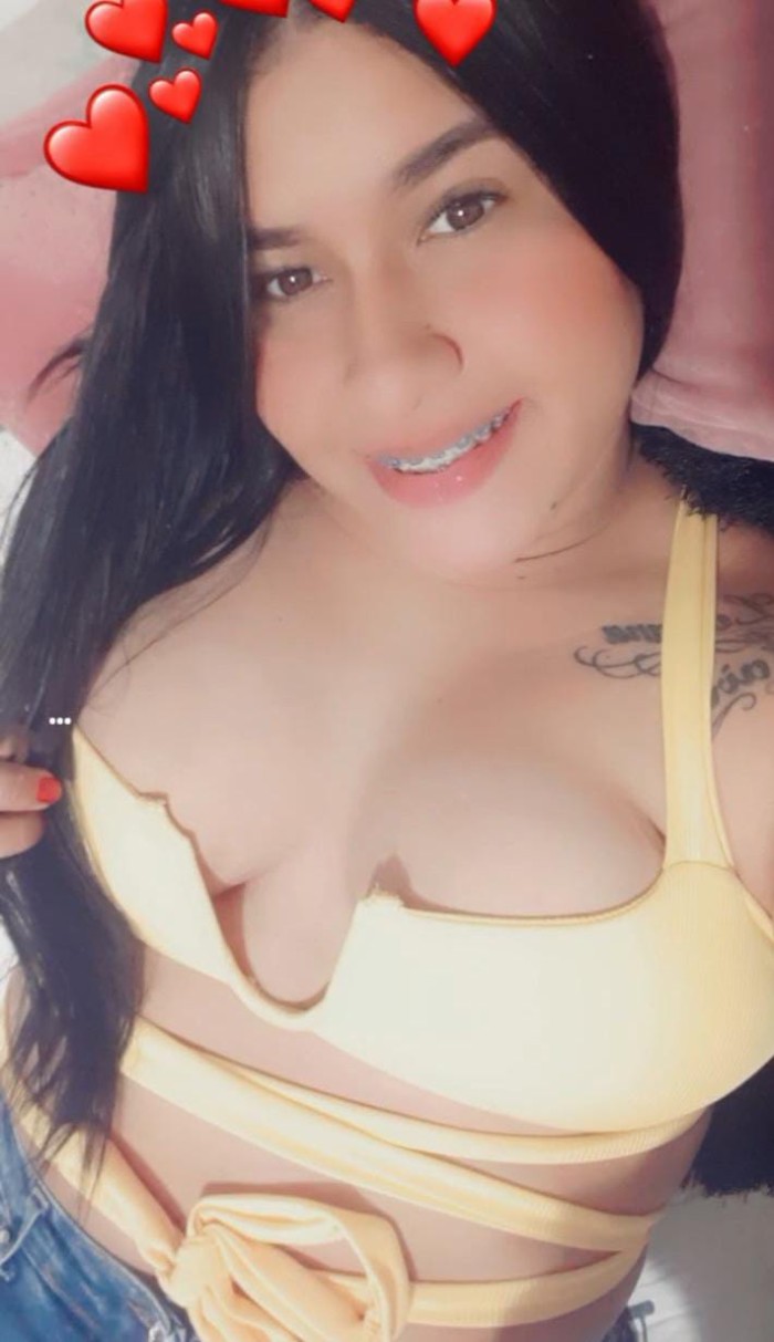 LATINA MUY CALIENTE Y MORBOSA, VEN Y TE COMO TODA