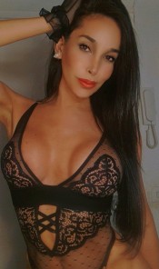 TRANS ISABELLA KLOSTER MORENA DE CUERPO ESCULTURAL