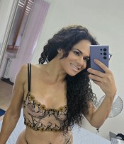 SOY BRUNA MELLO UNA TRANS BRASILEñA BIEN DOTADA