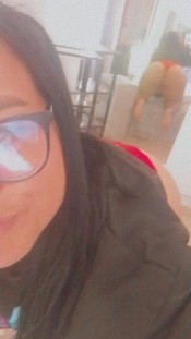 VENEZOLANA CON CURVAS CALIENTES Y CACHONDA