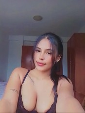 JOVENCITA LATINA SUPER SEXY Y MUY SENSUAL