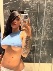 HERMOSA TRAN FEMENINA  DE PASO  24HR