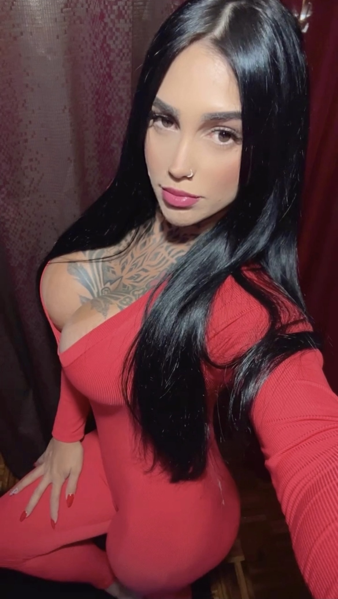 TRANSEXUALE GUAPA  TATUADA