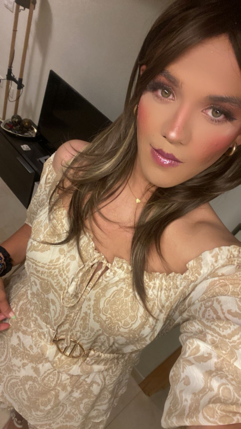 TRANS JOVENCITA FEMENINA DULCE Y CARIñOSA, PARA DISFRUTAR HASTA QUE SALGA E