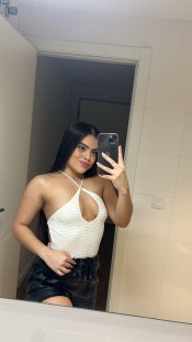 HERMOSA LATINA CON CURVAS INCREíBLES