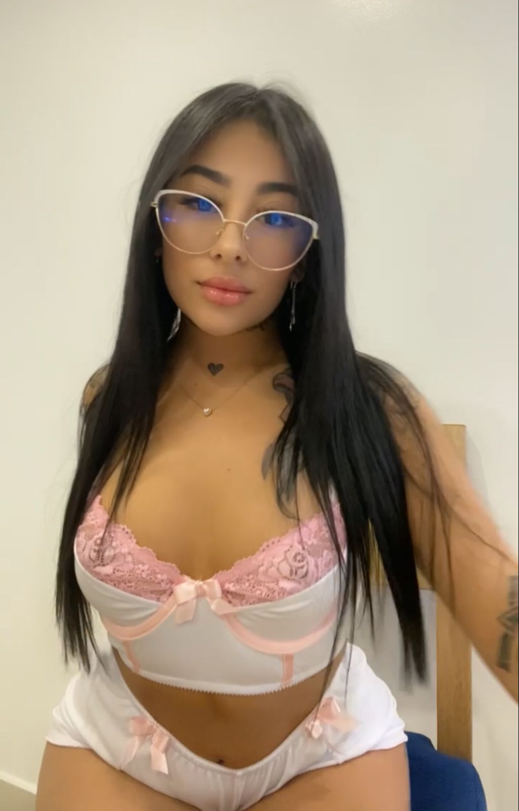 SARY. SEXY LATINA NINFOMANA Y CACHONDA.