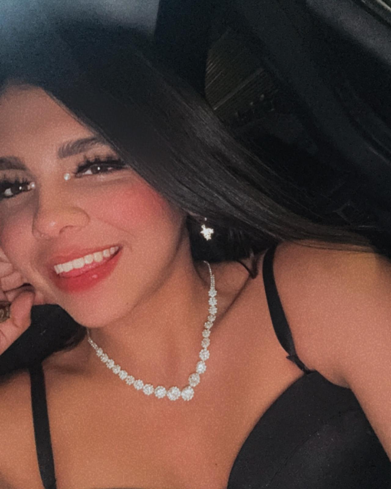 VIOLETA SENSUAL COLOMBIANA  FIESTERA ESPERÁNDOTE