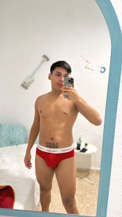 JOVENCITO PARAGUAYO 21 AñOS CON PISO PARTICULAR 24HS