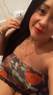 PUTITA JOVEN FIESTERA Y ESTRECHITA