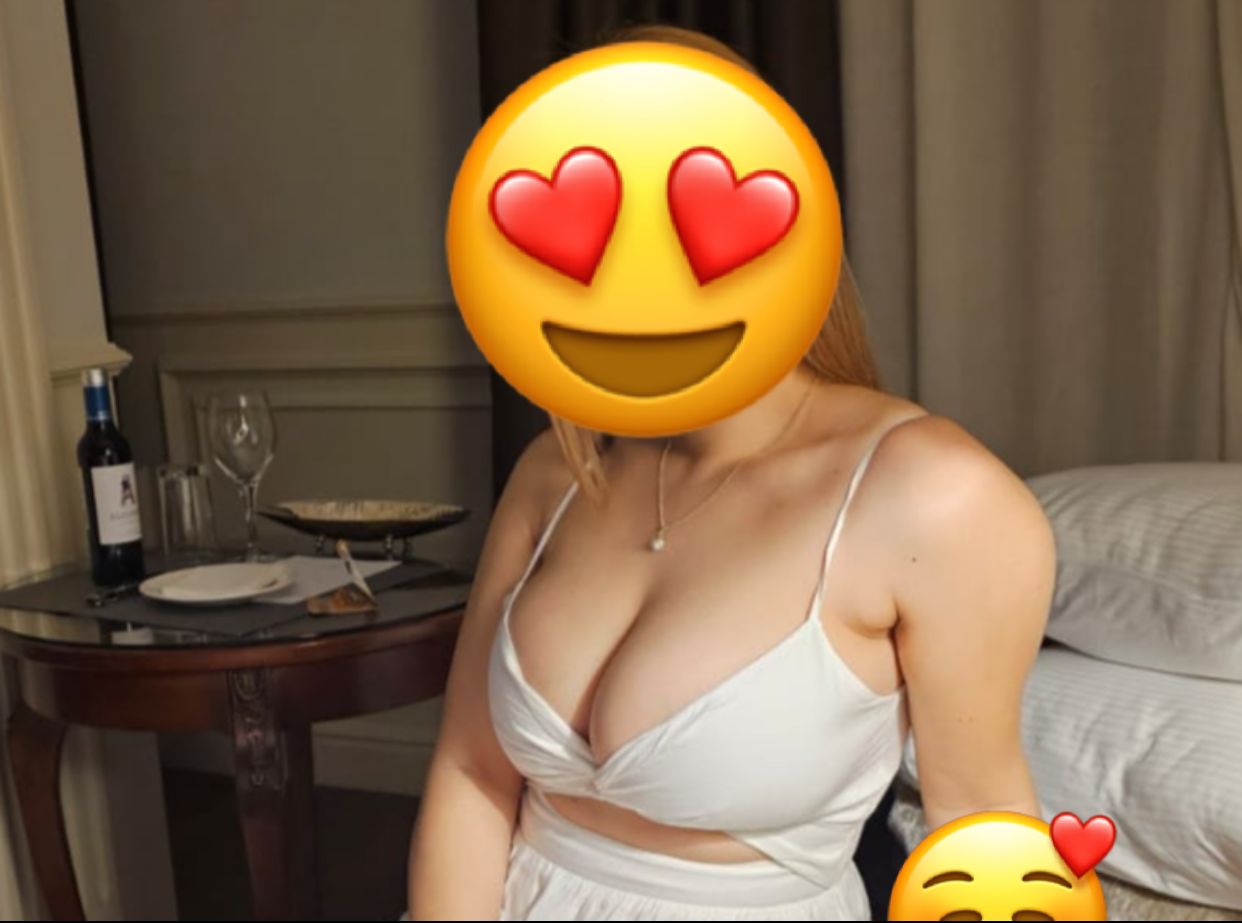 RUBIA LATINA EN MADRID CON ENORMES TETAS