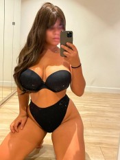 MULATITA SEDIENTA DE SEXO SUPER COMPLACIENTE