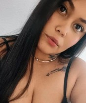 LATINA TRAVIESA Y JUGUETONA