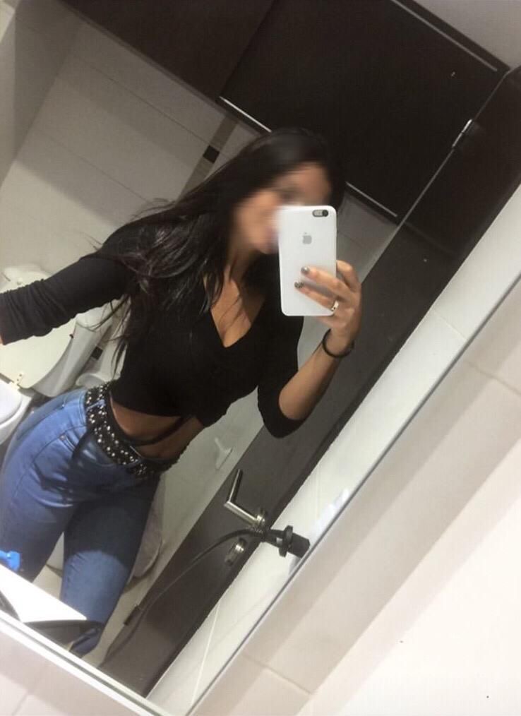 GUAPA, FIESTERA IMPLICADA BESOS TRATO DE NOVIOS