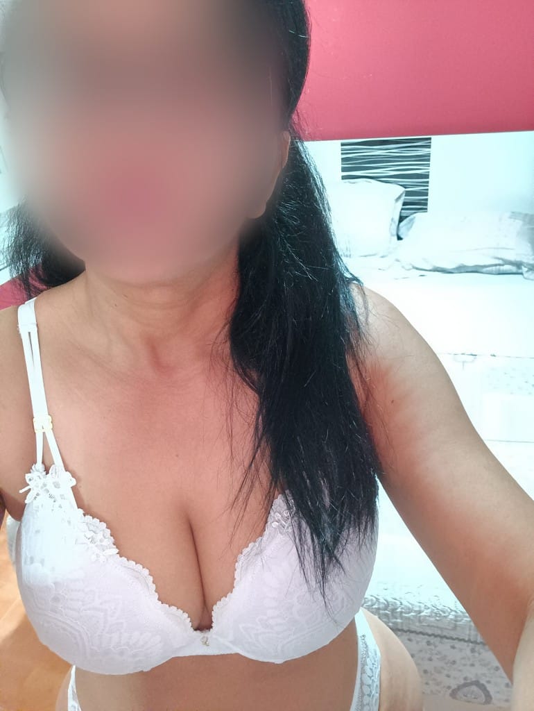 HERMOSA LATINA BIEN CALIENTE PARA TI. ¡VEN A PROBARME COMPLETA!