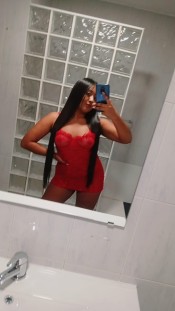 UNA COLOMBIANA BIEN CALIENTE Y CON GANAS DE VERTE